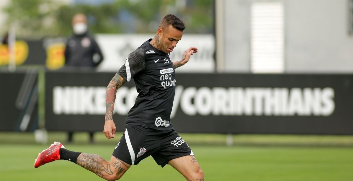 Luan em treino do Corinthians