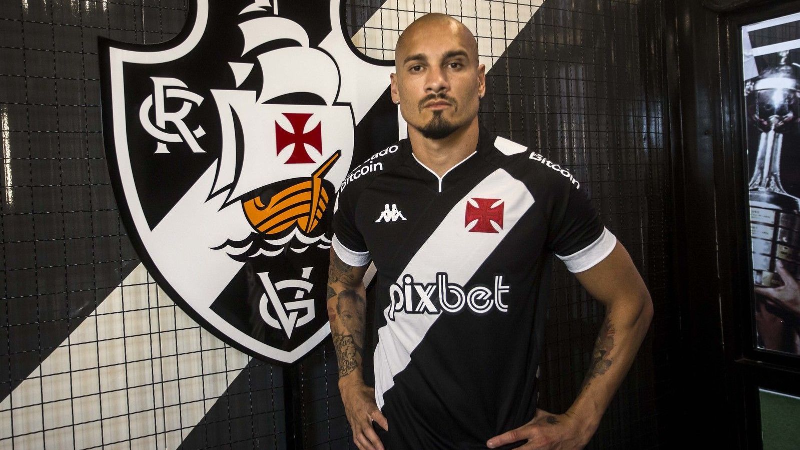 O zagueiro Maicon foi anunciado como reforço pelo Vasco