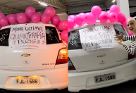 “Momento especial”: Mulher comemora fim da quimioterapia com volta de carro e viraliza