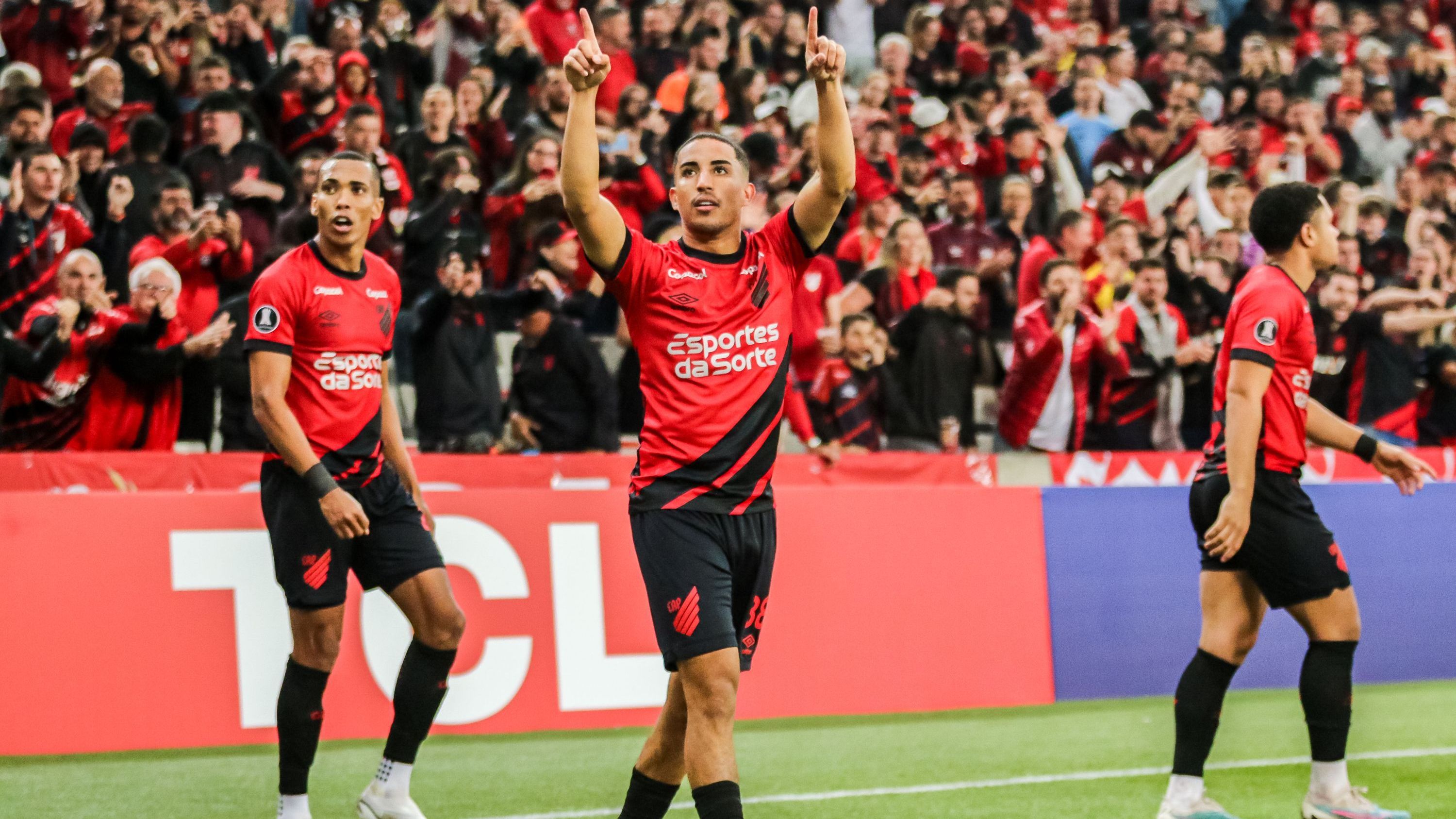 Christian comemora o gol da classificação do Athletico-PR na Libertadores