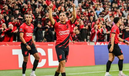 Christian comemora o gol da classificação do Athletico-PR na Libertadores