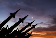 EUA e Rússia discutem retomada de acordo para armas nucleares, diz diplomata