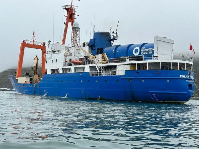Navio de bandeira canadense Polar Prince foi a embarcação de apoio do submarino / Hamish Harding/Facebook