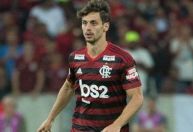 Time da Série B monitora situação de Rodrigo Caio, ex-Flamengo e São Paulo