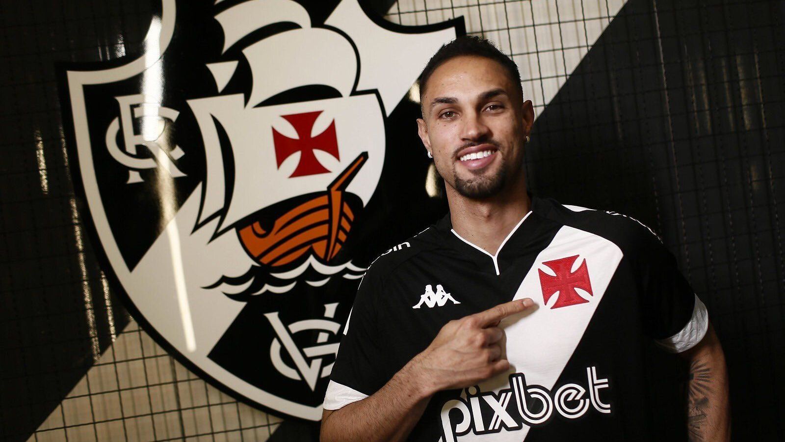 O atacante Serginho foi anunciado pelo Vasco