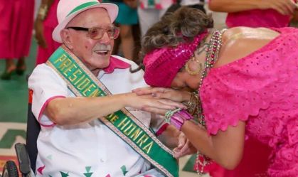 Morre Hélio Turco, presidente de honra e maior compositor de sambas da Mangueira