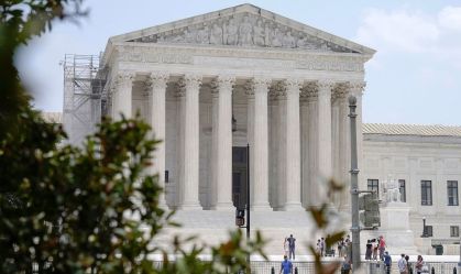 Suprema Corte deve lidar com "confusão" política nos EUA, mas não tem pressa