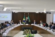 Em reunião ministerial, governo avalia que dificuldades ocorrem porque Congresso está mais frágil sob Lula, dizem fontes