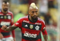 Após classificação do Flamengo, Vidal ironiza torcedor e o chama de ‘burro’