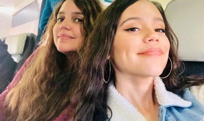 Mãe de Jenna Ortega usa Instagram para dar bronca na filha após vídeo fumando cigarro