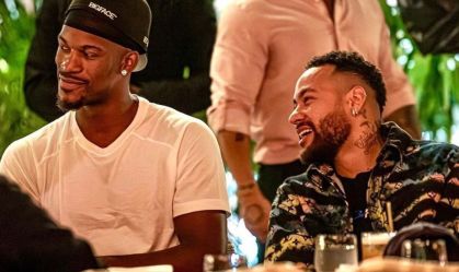 Ao lado de Butler, Neymar mostra habilidade no basquete antes de final da NBA; veja