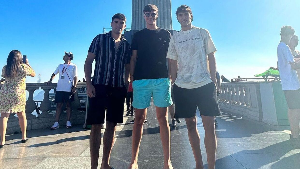 João Félix com amigos no Cristo Redentor