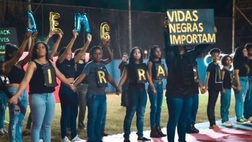 Cerimônia de abertura dos Jogos Escolares de Minas Gerais teve exatamente o racismo como tema