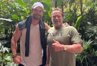 Thor x Terminator: Chris Hemsworth encontra Schwarzenegger em academia em SP