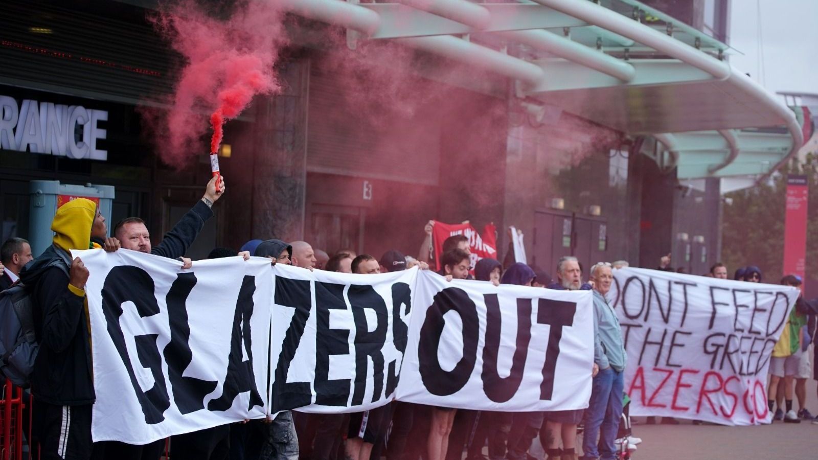 Torcedores do United protestam contra a família Glazer