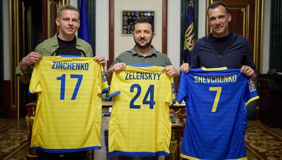 Zinchenko e Shevchenko se encontram com o presidente ucraniano Volodymyr Zelensky. / Cortesia United 24