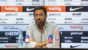Duílio Monteiro Alves, presidente do Corinthians, não vê nenhum jogador como inegociável