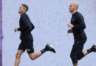 Membros de organizada do Corinthians se reúnem com jogadores no CT