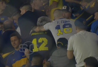 Rolê aleatório: espanhol ex-Manchester United vê jogo na Bombonera ao lado de chefe da barra do Boca