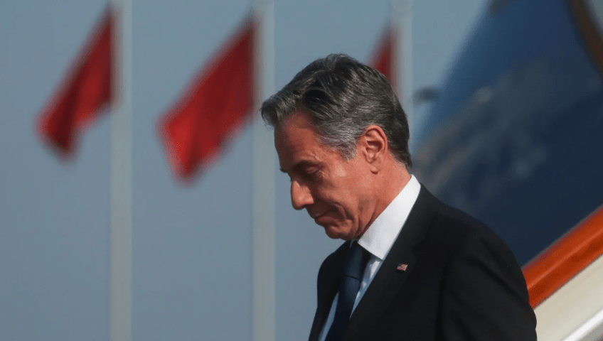 O secretário de Estado dos EUA, Antony Blinken, chega a Pequim, na China, em 18 de junho. / Leah Millis/Reuters