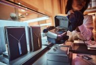 Para expandir mercado, marcas de luxo se rendem ao e-commerce