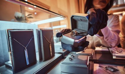 Para expandir mercado, marcas de luxo se rendem ao e-commerce