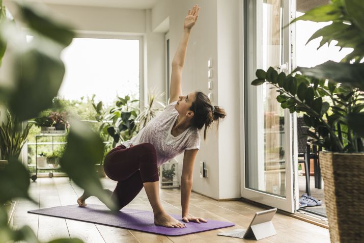 Meditar pode ser extremamente benéfico para a sua saúde mental/ Westend61/Getty Images