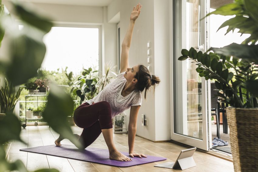 Meditar pode ser extremamente benéfico para a sua saúde mental/ Westend61/Getty Images