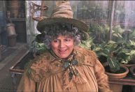 Miriam Margolyes, atriz de “Harry Potter”, posa nua para revista aos 82 anos