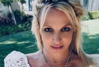 Britney Spears posa de lingerie após término de namoro