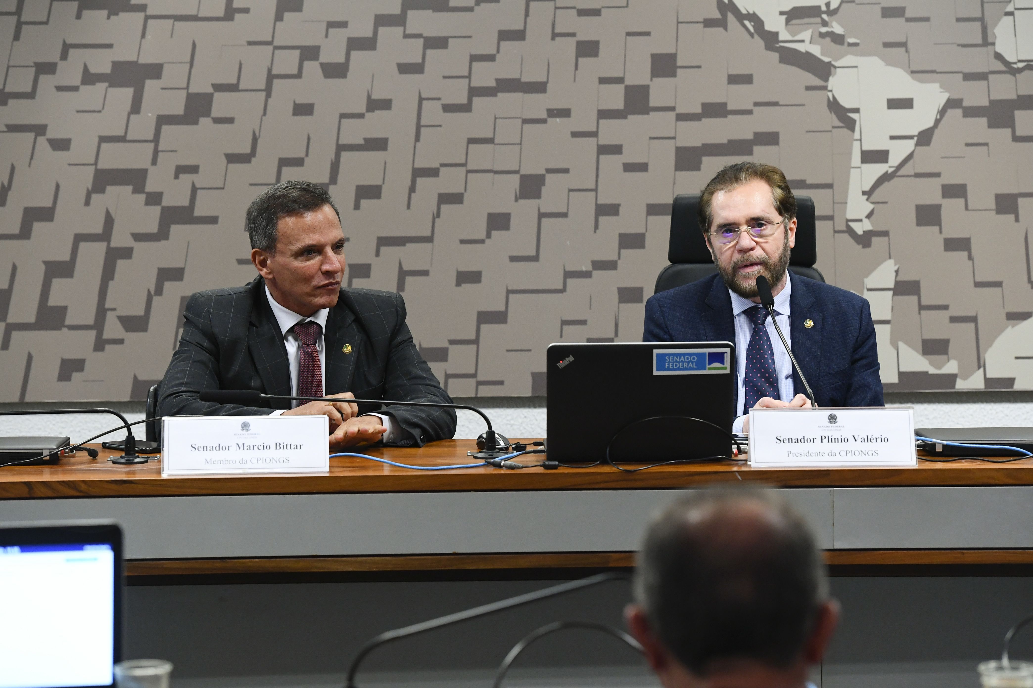 Senadores Marcio Bittar e Plínio Valério são, respectivamente, relator e presidente da CPI das ONGs