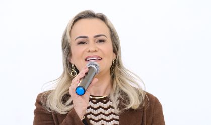 Ministra do Turismo diz que cargo está à disposição de Lula