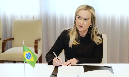Ministra do Turismo convoca reunião com servidores e funcionários da pasta