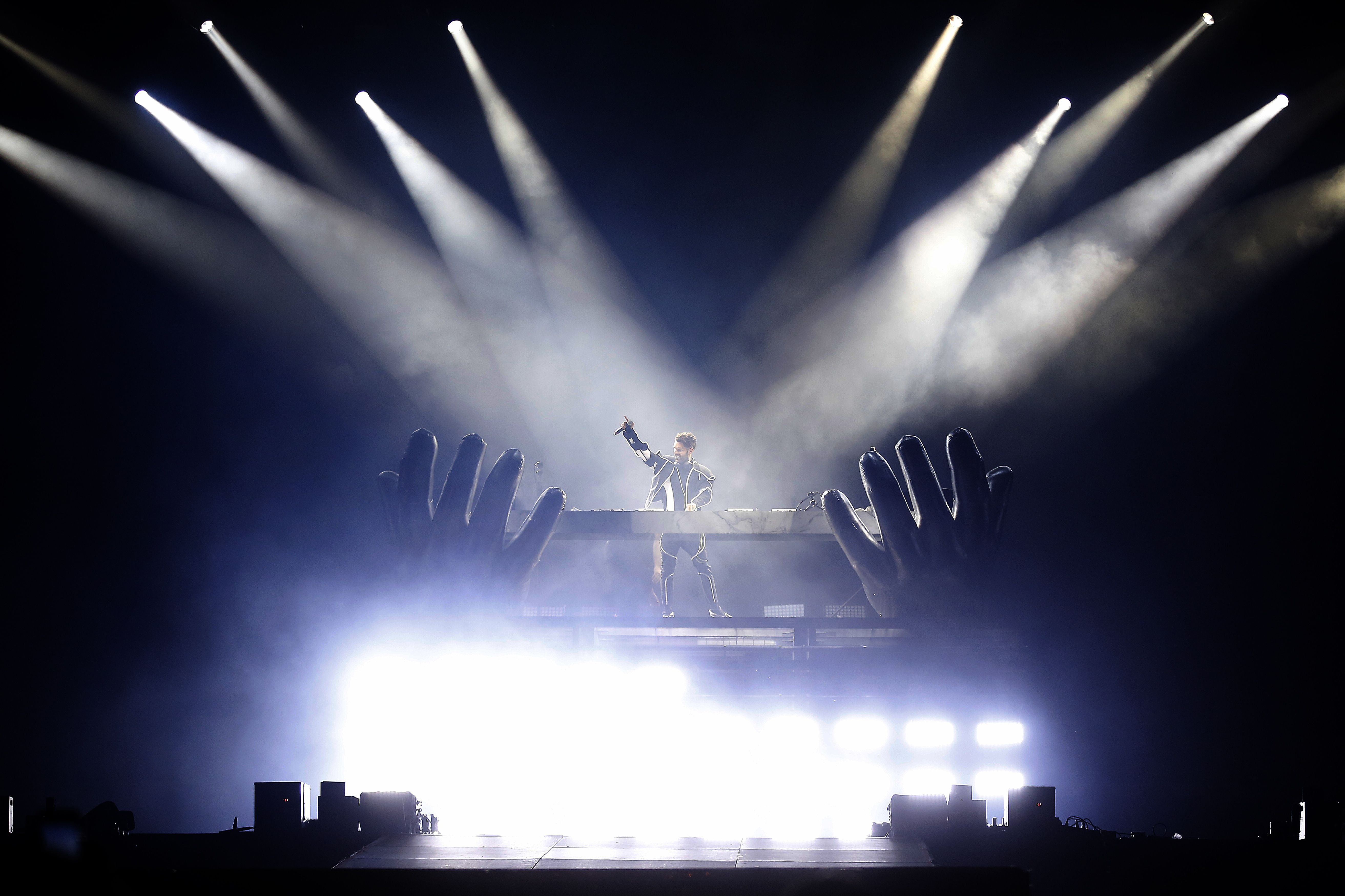 RIO DE JANEIRO, BRAZIL - SEPTEMBER 03: DJ Alok performs at the Mundo Stage during the Rock in Rio Festival at Cidade do Rock on September 3, 2022 in Rio de Janeiro, Brasil