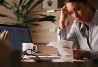 Mais da metade dos trabalhadores brasileiros tem problemas financeiros — e isso afeta saúde mental