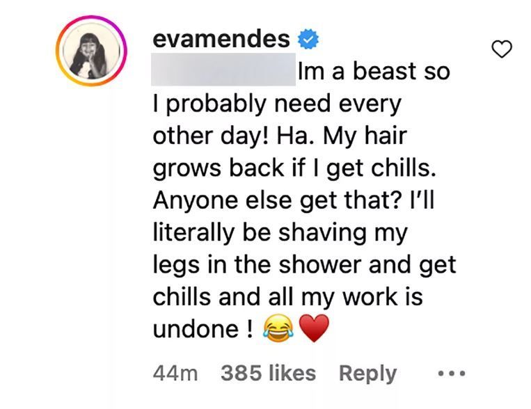 Nos comentários da publicação, Eva falou sobre a frequência do procedimento estético / Reprodução/Eva Mendes/Instagram