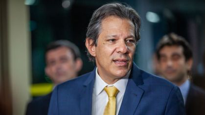 Fernando Haddad, ministro da Fazenda, afirmou estar pressionando o sistema bancário para uma queda na taxa do rotativo do cartão