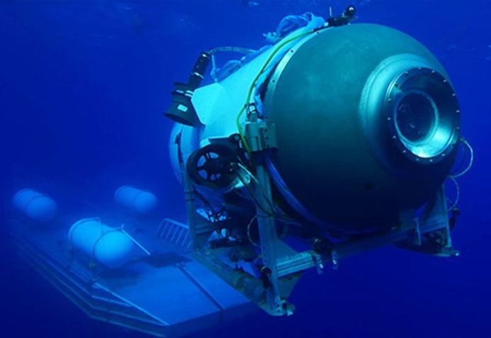Foto de arquivo da OceanGate mostra o Titan saindo de sua plataforma de lançamento / OceanGate