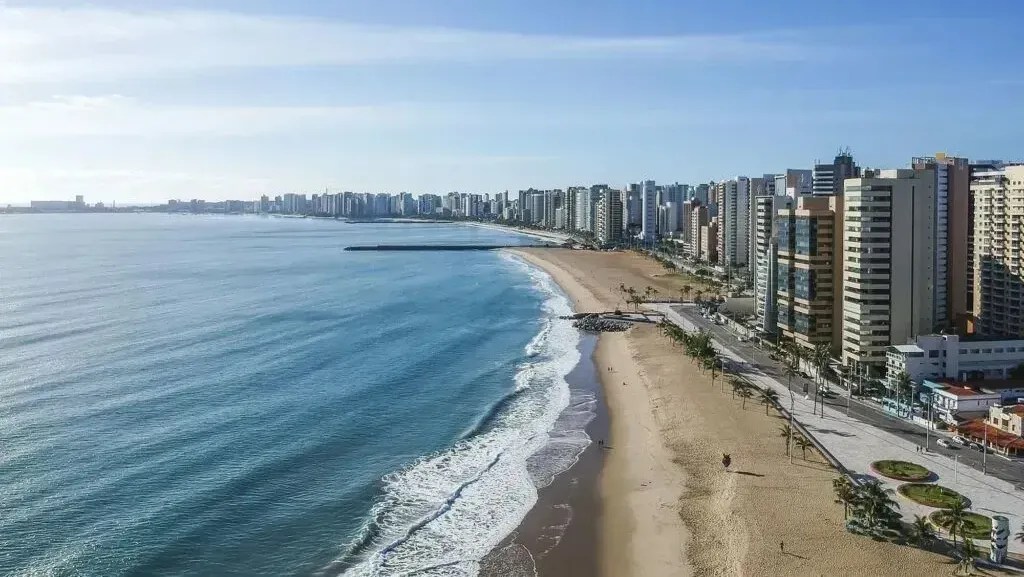 Vista de praia de Fortaleza, no Ceará