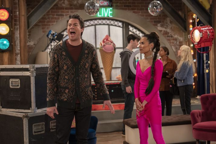 Jerry Trainor como Spencer Shay e Miranda Cosgrove como Carly Shay em "iCarly" / Lisa Rose/Nickelodeon/Paramount+