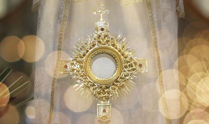 Por que as igrejas não pagam impostos no Brasil e como funciona em outros países?