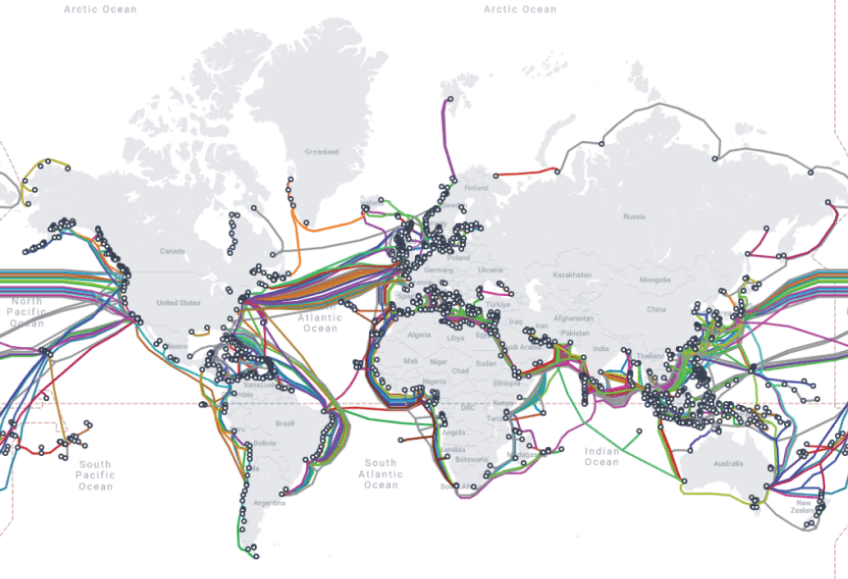 Mapa mundial de cabos submarinos que conectam países, segundo a empresa de telecomunicações TeleGeography, em junho de 2023 / TeleGeography / Submarine Cable Map