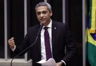 PGR denuncia deputado Gustavo Gayer por racismo contra Silvio Almeida e injúria contra Lula