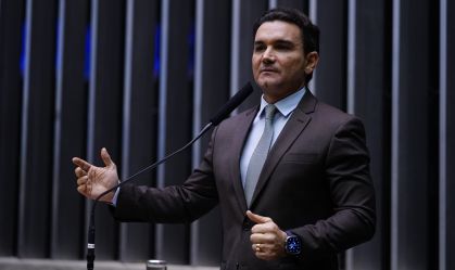 Nomeação de Celso Sabino para o Turismo e exoneração de Daniela Carneiro são oficializadas