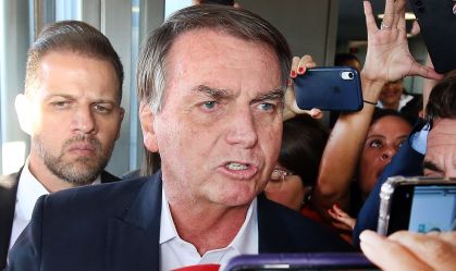 Prisão de assessores de Bolsonaro é prorrogada; defesa pede revogação