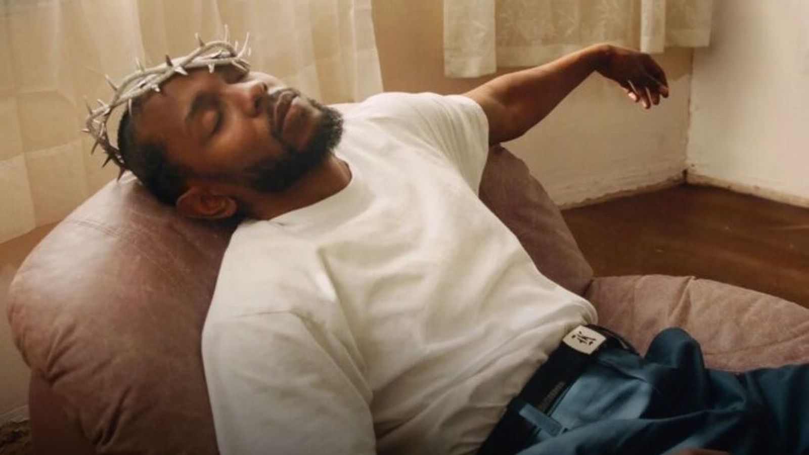 Kendrick Lamar se apresenta pela segunda vez no show de intervalo Super Bowl