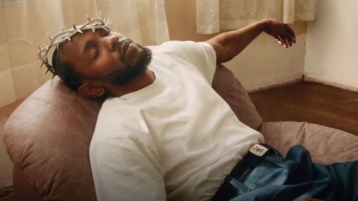 Kendrick Lamar se apresenta pela segunda vez no show de intervalo Super Bowl