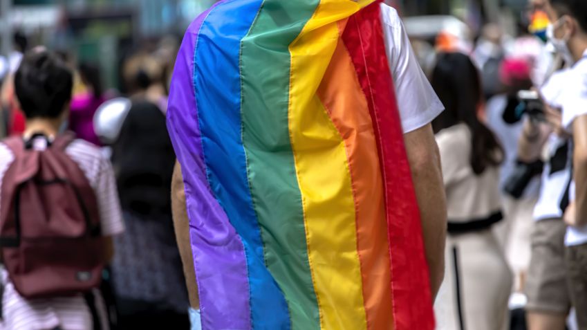 No Brasil, recentemente o governo resolveu simplificar os pedidos de refúgios das pessoas da comunidade LGBTI+ / Chuchart Duangdaw/Getty Images
