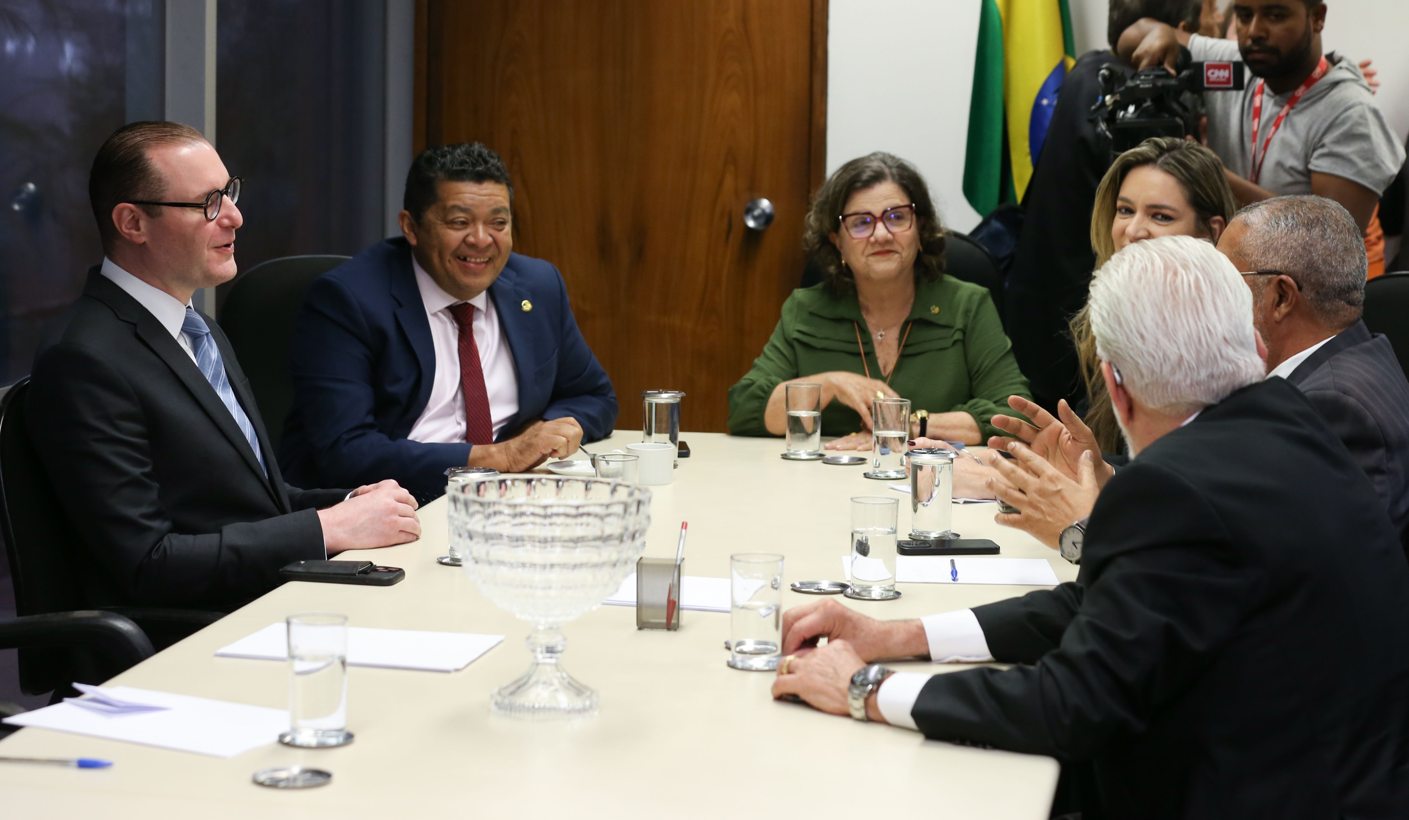 Indicado ao STF, o advogado Cristiano Zanin se reúne com senadores do PT