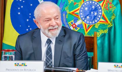 De volta a Brasília, Lula opta por encontro "informal" com ministros